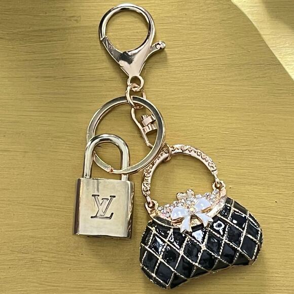 Louis Vuitton Gold Brass Lock No. 305 on Black/Gold Purse Keychain - Picture 2 of 4